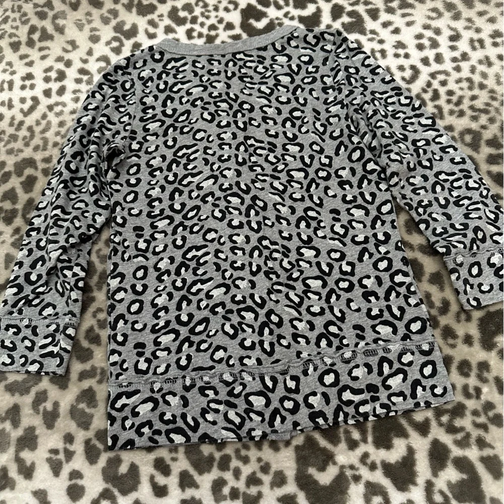 2010 Old Navy Animal Leopard Print Cardigan in Gray Size 5T Girls